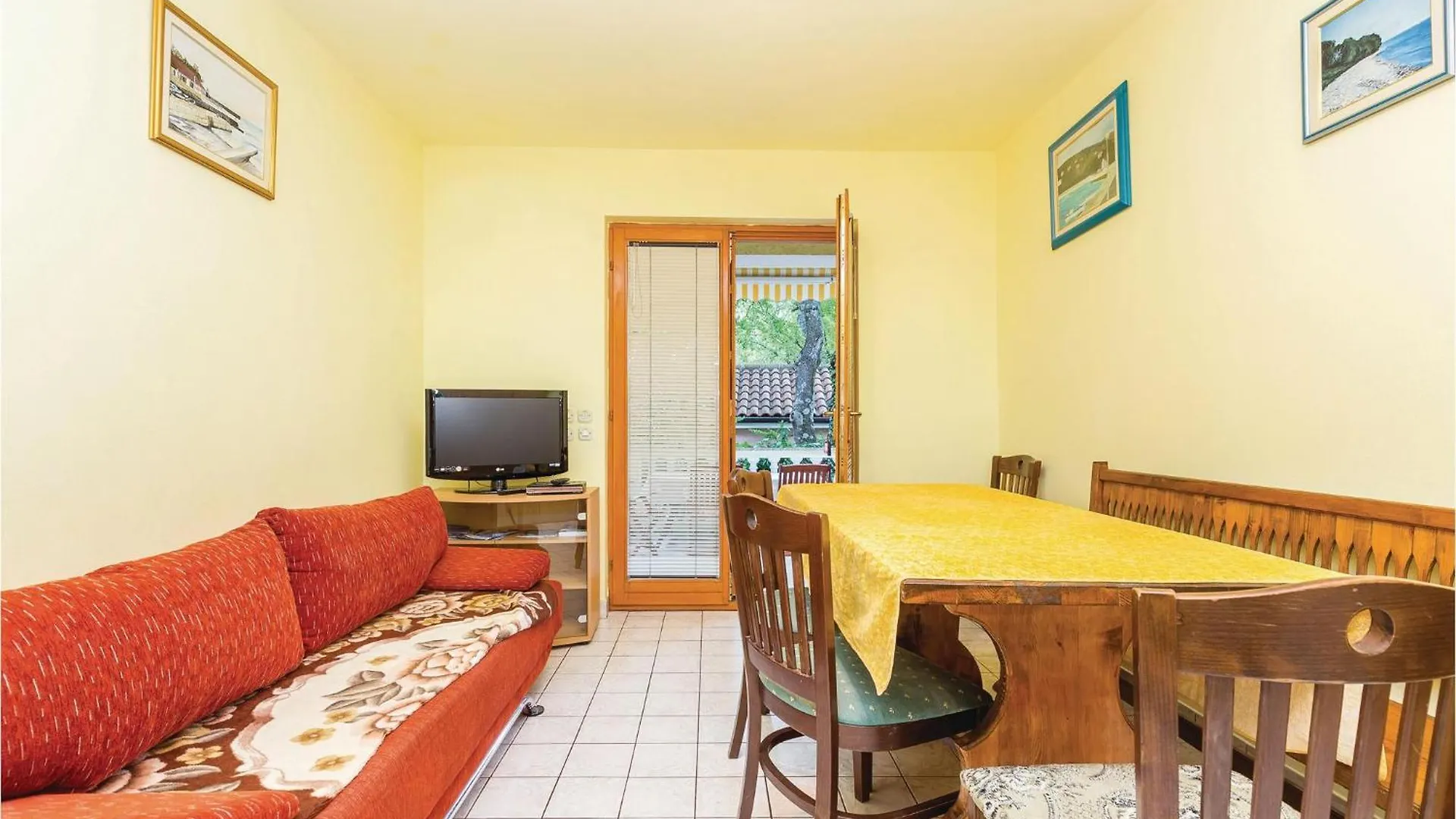 Beautiful Apartment In Povile With Wifi