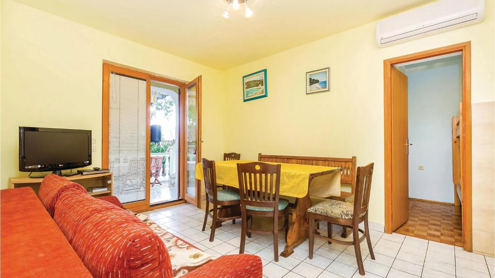 Beautiful Apartment In Povile With Wifi